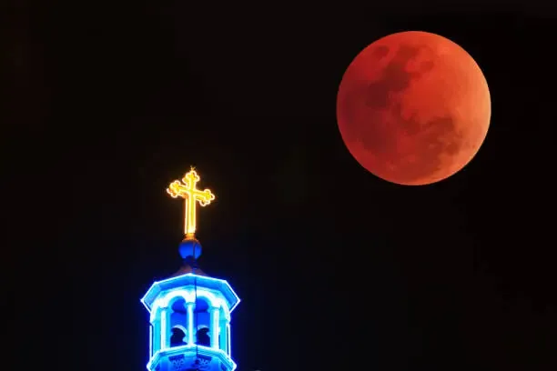 You are currently viewing The Blood Moon Explained: Biblical Meaning and End-Time Significance